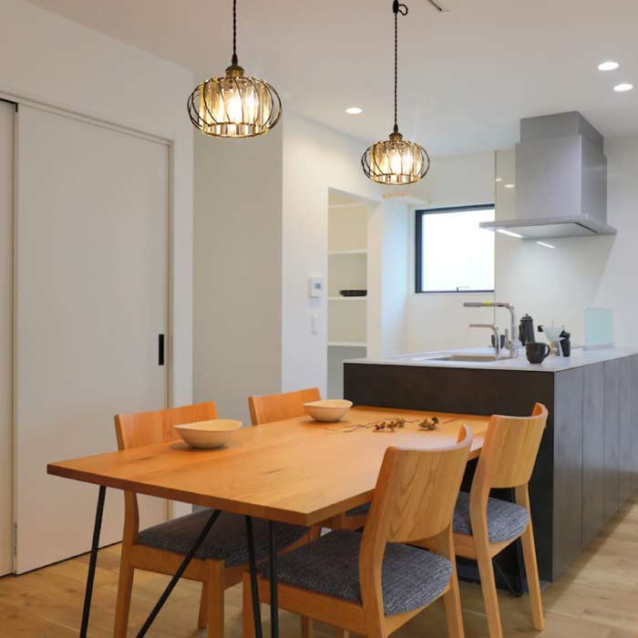 北欧×工業風デザインの1灯ペンダントライト。引掛・ダクトレール式対応で設置簡単。60cmコード付きで空間演出に◎